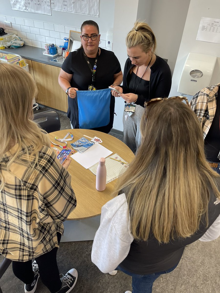 MrsDouglasCP's tweet photo. Some of our teams strategising before heading out for our scavenger hunt around the local community. @ClydePrimary #ClydeGoExplore https://t.co/ogQp5sPWwQ