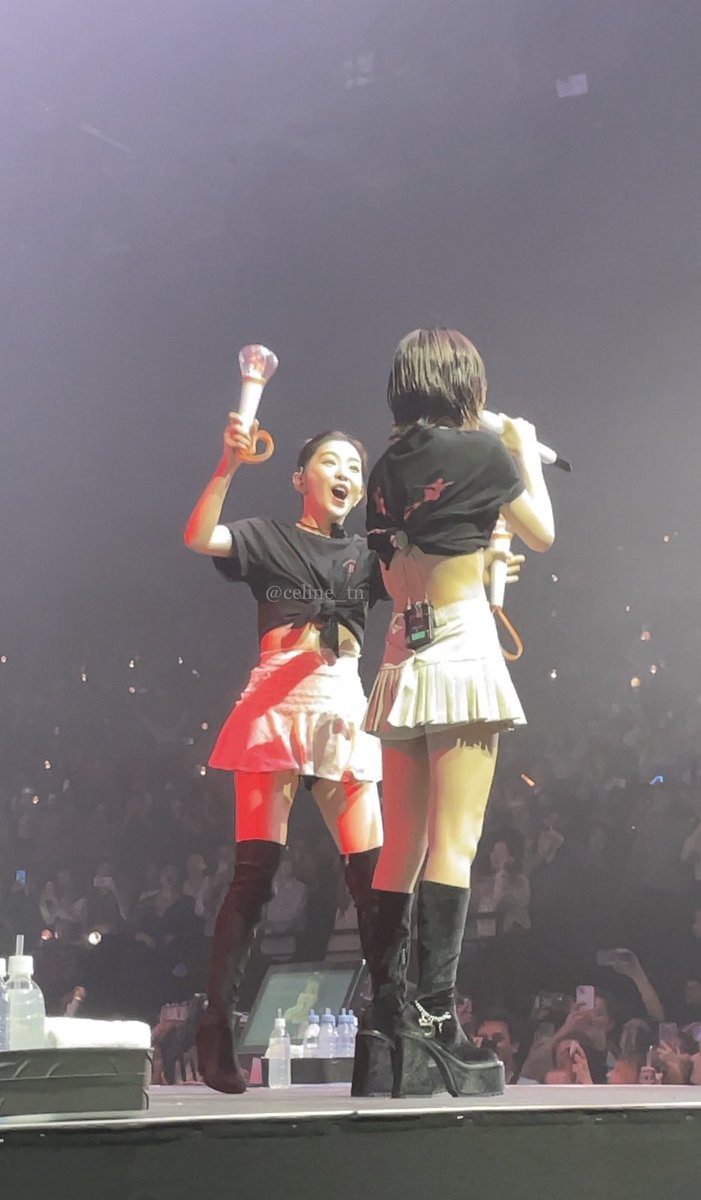celine_tn's tweet photo. Hype woman Bae Joohyun https://t.co/7DmNIBs54V
