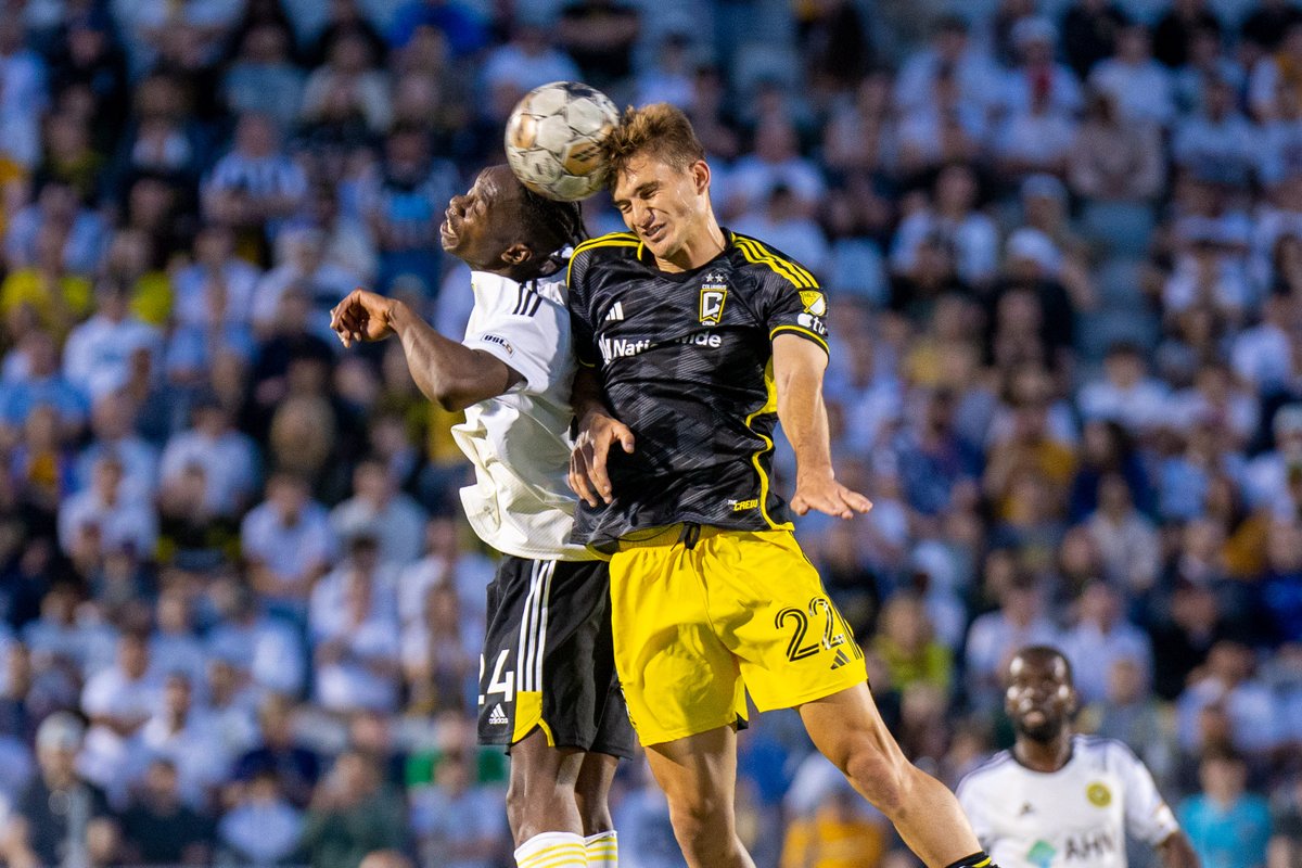 Record crowd at @highmarkstadium to watch the @RiverhoundsSC get the #Cupset in the @opencup, defeating @ColumbusCrew 1-0

#PITvLV #HOUNDTAHN #USOC2023 

#soccer #sportsphotography #Pittsburgh #uslchampionship #pittsburghriverhounds