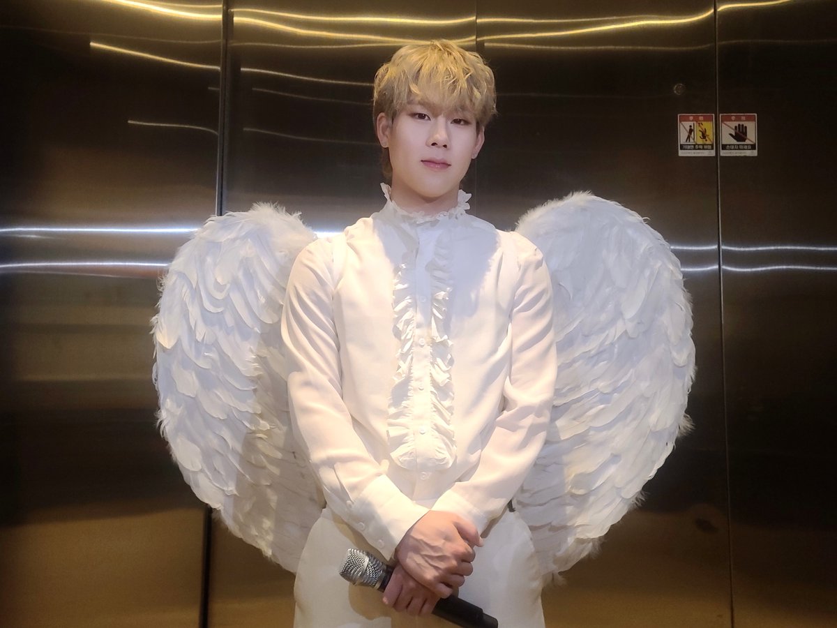 OfficialMONSTAX's tweet image. 📸
230525 #몬스타엑스 #주헌
Mnet #엠카운트다운 완료 🐝

최고의 MC는 누구?
ㄴ몬베베 마음을 저격하는 꿀피드💘
최고의 솔로가수는 누구?
ㄴ무대에서 더 빛나는 쭈허니✨
최고의 팬덤은 누구?
ㄴ응원짱짱 몬베베❤‍🔥

#JOOHONEY 
#MONSTA_X #MONSTAX 
#Mcountdown