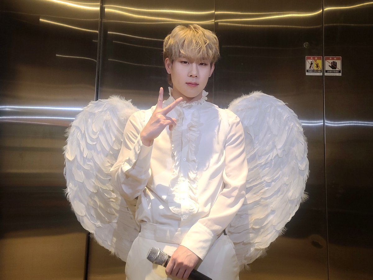 OfficialMONSTAX's tweet image. 📸
230525 #몬스타엑스 #주헌
Mnet #엠카운트다운 완료 🐝

최고의 MC는 누구?
ㄴ몬베베 마음을 저격하는 꿀피드💘
최고의 솔로가수는 누구?
ㄴ무대에서 더 빛나는 쭈허니✨
최고의 팬덤은 누구?
ㄴ응원짱짱 몬베베❤‍🔥

#JOOHONEY 
#MONSTA_X #MONSTAX 
#Mcountdown