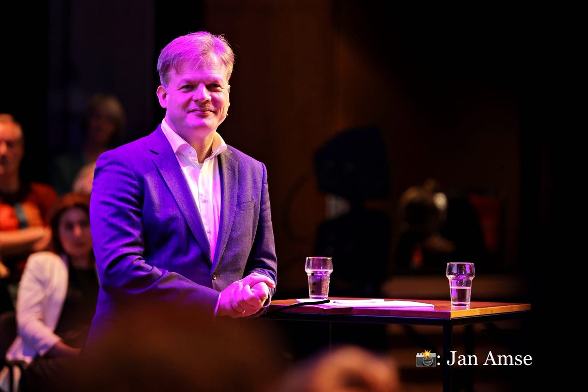 De komende tijd wil ik je graag ontmoeten in het land
We beginnen op vrijdag 9  juni in Fryslân
Om te praten over de toekomst van Nederland

Hoop je daar te zien

(en ja dit allemaal mogelijk dankzij het steunfonds)
Opgave via de link:
shop.link2ticket.nl/S/Event/A1hXcU…