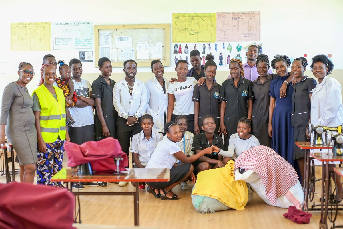 ClothAChildINIT's tweet photo. We also did cloth material donations to the Fashion &amp; Design &amp; Garment Making Department to assist the students to practice their craft and enhance their creativity through upcycling and recycling of the materials. https://t.co/eIuMoy6VyO
