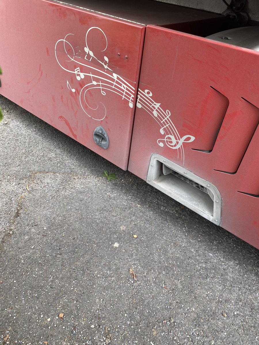 Look at the vent on this truck, happily singing away.