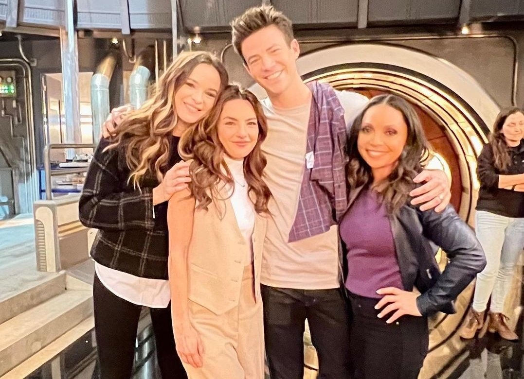 DpanabakerWorld's tweet photo. The cast of #TheFlash shared some photos with Danielle yesterday as a farewell to the series https://t.co/QSJotvlouk