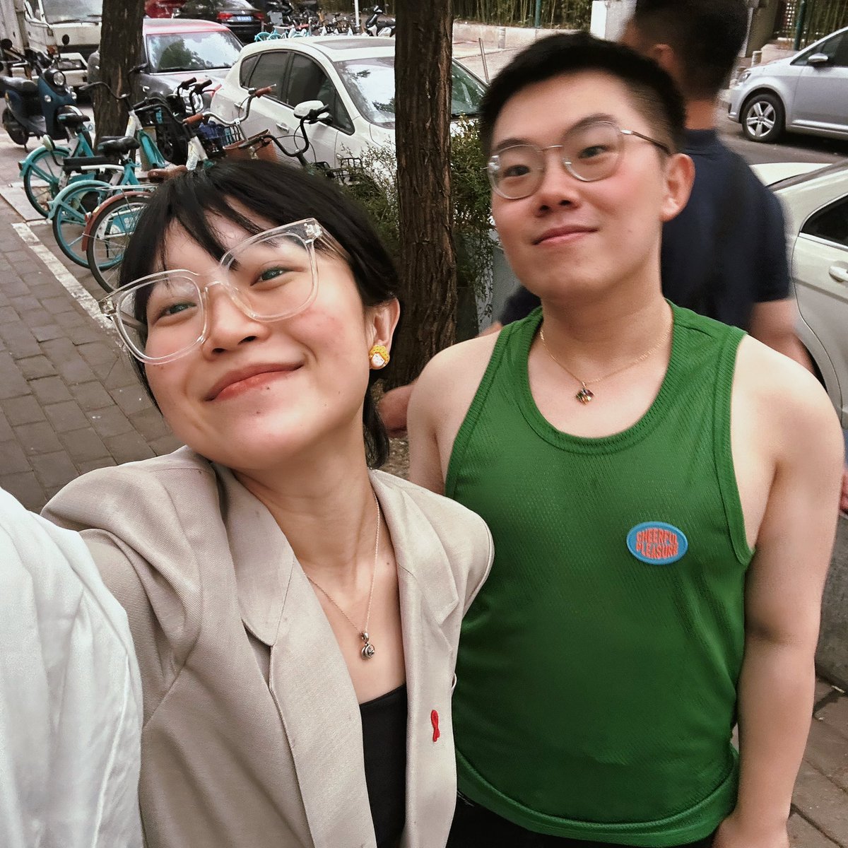 Photodump but make it art 🎨.