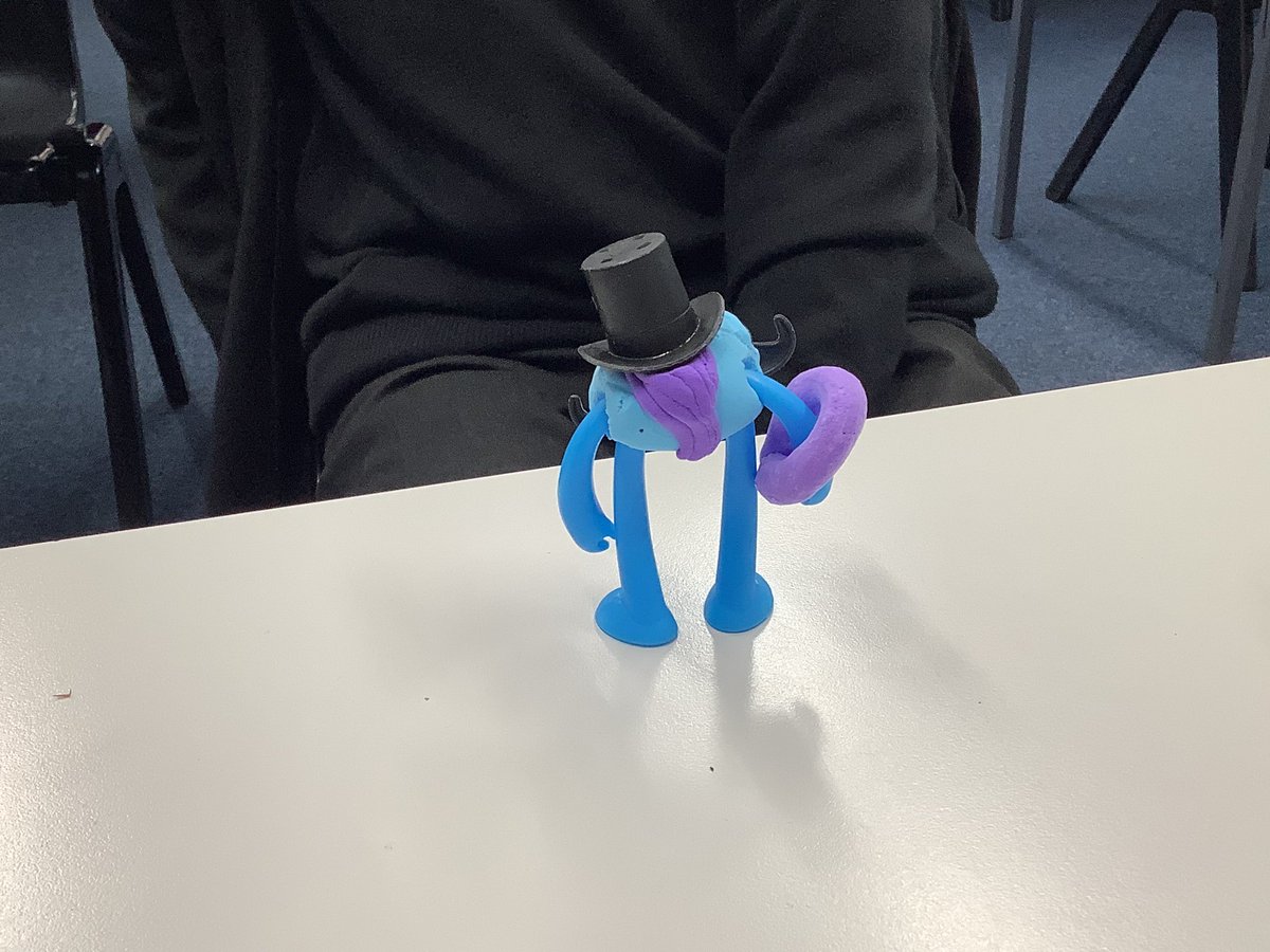 Mrs_Lancaster1's tweet photo. A wee craft and chat activity this morning with one of our S1 ESOL pupils 😁 I’ve loved using crafty activities this year as a way to encourage social language and build confidence with speaking. 

@GHSfalkirk 
#esol #education #Equity https://t.co/ds8Cp5m8eZ