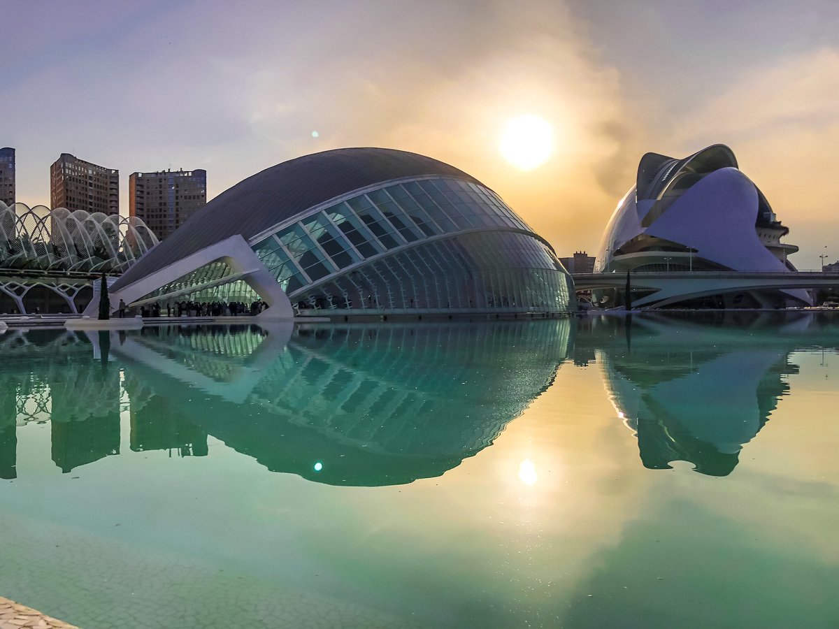 EVirusBioinfC's tweet image. Apart from enjoying the insights into #virusbioinformatics at #ViBioM2023 we found some time to check out beautiful #Valencia