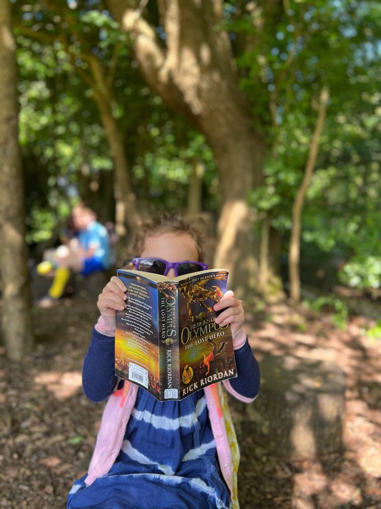 Whitchurch1's tweet photo. Year 2 made the most of the weather and spent their reading session outside today #wpsliteracy https://t.co/BDemwND7rj