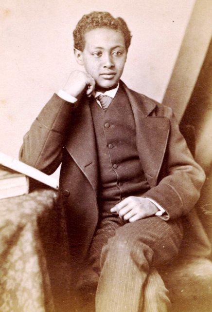 AfricaFactsZone's tweet photo. The UK has refused to return the remains of Ethiopian Prince, Alemayehu, who they took hostage in 1868.

British troops looted thousands of treasures, a gold crown, jewelry &amp; hundreds of manuscripts from Ethiopia in 1868.

Ethiopia has been calling for their return for 150 years. https://t.co/DQMSzerpKu