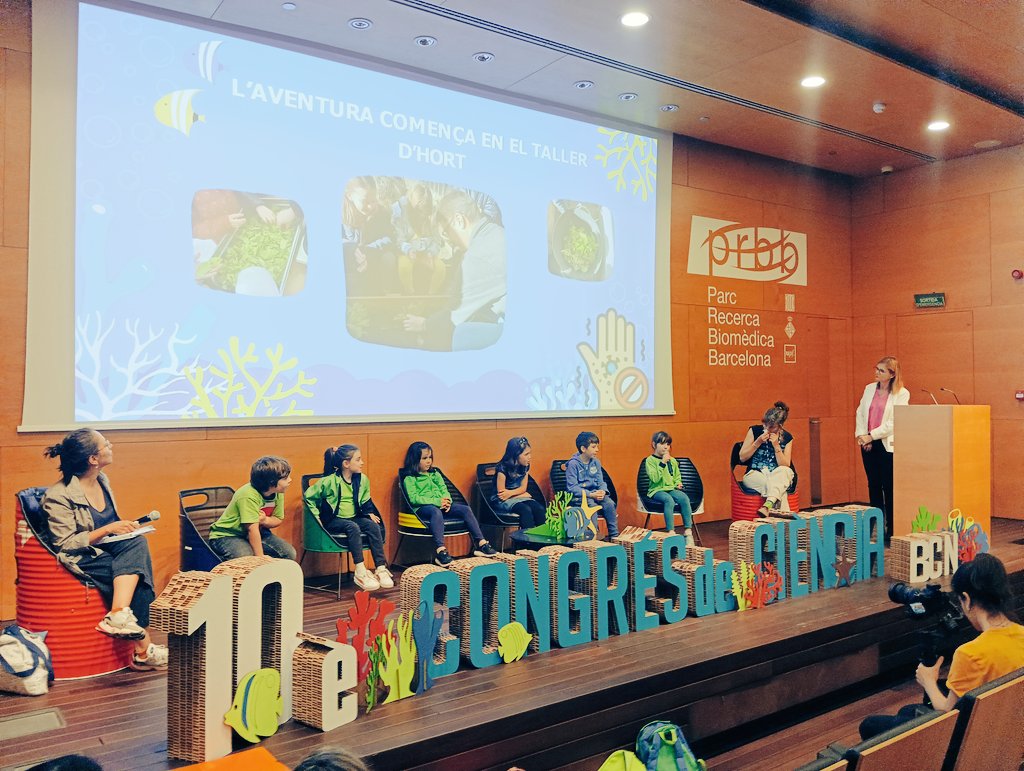 CongresCiencia's tweet photo. L' @escolacanfabra ha descobert els microorganismes, són necessaris per la vida? A més a més de la recerca també ho han representat a través d'una proposta artística #CarineSimon #DianaLuzJuarez @dramitocondria @consorciedubcn @the_prbb @CRPsantandreu #10cciencia https://t.co/uq6nlPLl3b