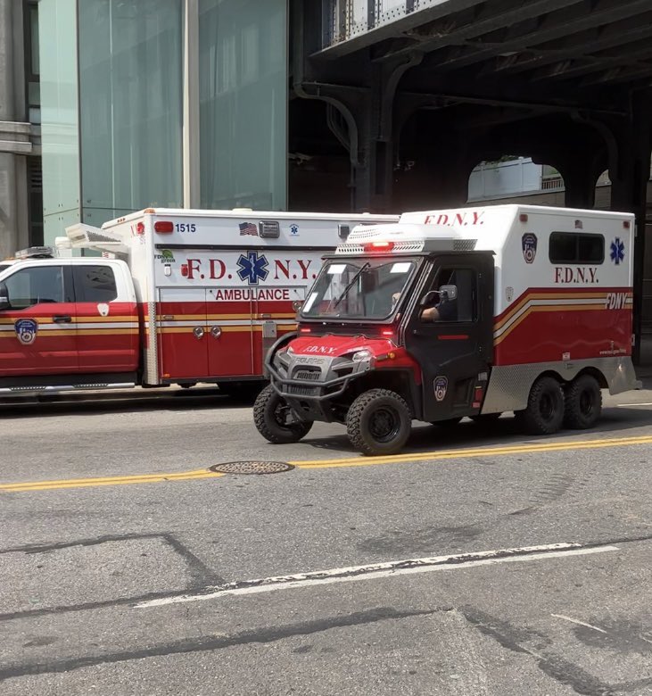 FDNY mini EMS ambulance leaving quarters #FDNY #NYC #EMSWeek #EMSWeek2023 youtube.com/shorts/X7v86U1… via @YouTube