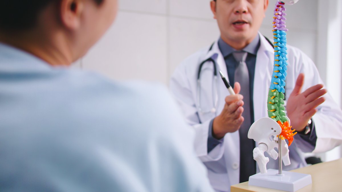 EUROSPINESoc's tweet photo. #PatientLineThursday
Need info on spine conditions &amp; management? Check our knowledge centre! It offers up-to-date details on spinal conditions, treatments, and prevention. 
Visit https://t.co/QfsginrKxe for more.

#backpain #patient #DigitalHealth #PatientEmpowerment #healthcare https://t.co/nOi5i2eRqh