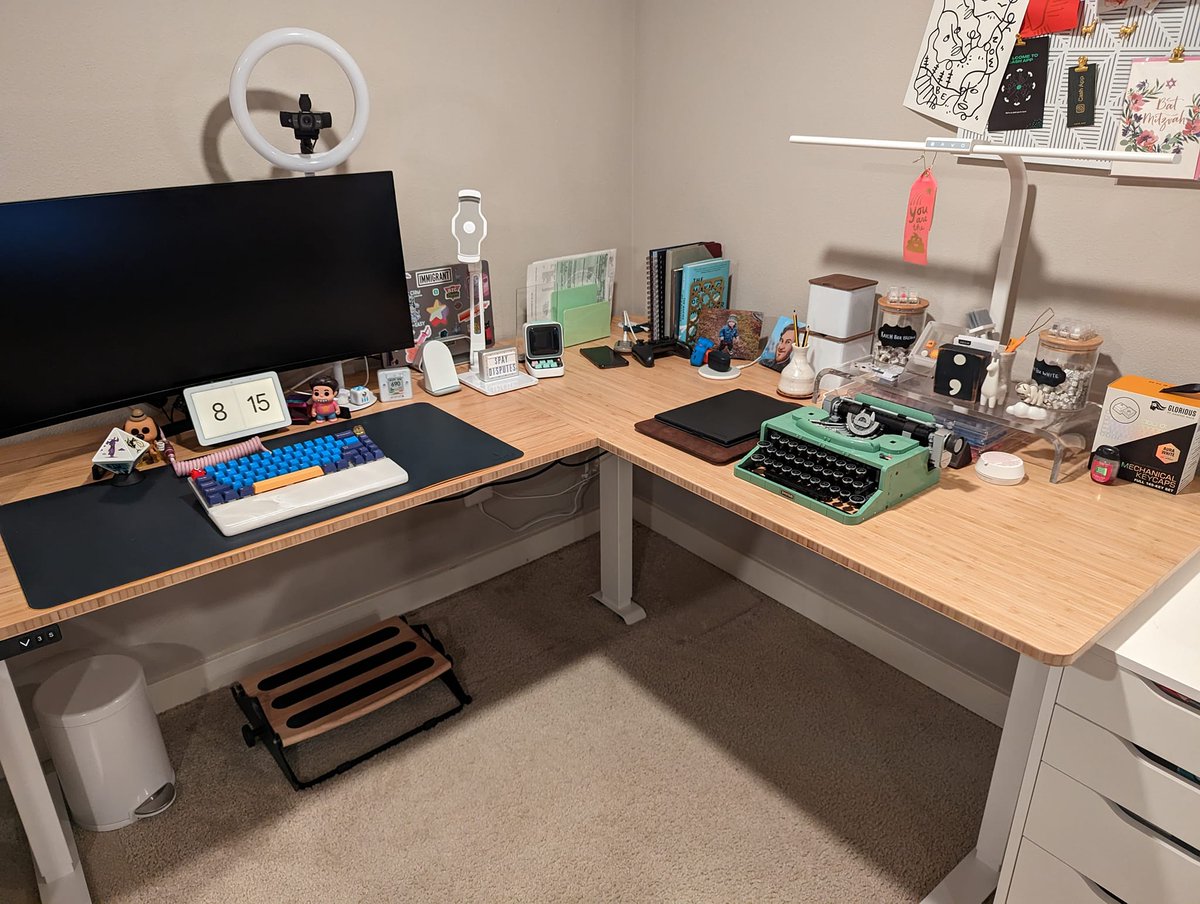 We can't help but smile seeing our L-shaped standing desk being used for more than just work by dear @JeremyWidelitzCutler (FB)!
🥰 Thrilled to be a part of the father-and-son moments and glad that our desk has brought a positive change to your workspace.#FatherAndSon #FamilyTime