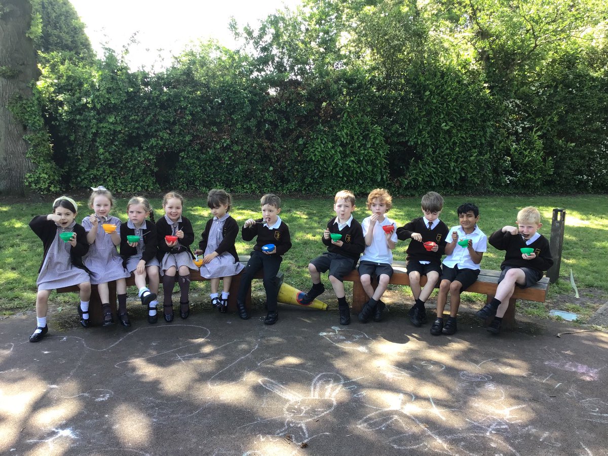 stannesstreetly's tweet photo. Year 1 are enjoying a tasty treat of ice cream in the lovely sunshine as their class rewards for this half term. Thank you for working exceptionally hard! You are all amazing! #classrewards #summersun https://t.co/g1zanpsJ8u