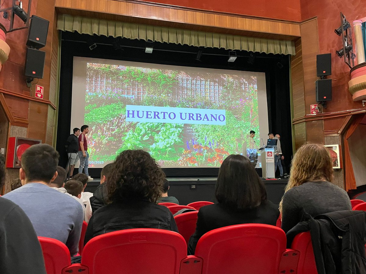 CFSomorrostro's tweet photo. Nuestro alumnado de Grado Superior presentando sus proyectos en la tercera edición del Hackathon Social Lab de @WorkLanBizkaia
#economíasocial #WorkLanSocialLab
@HETELFP @Petronor_Info https://t.co/QAPhmMWEFh