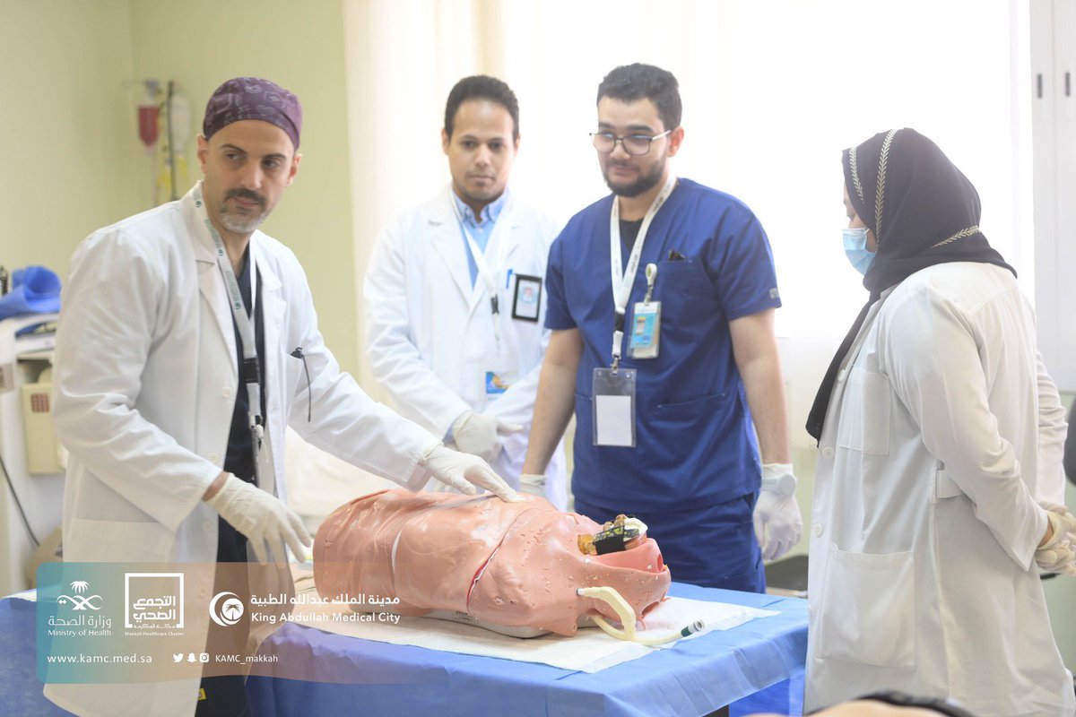 KAMC_MAKKAH's tweet photo. #ورشة_عمل | ✨

#مدينة_الملك_عبدالله_الطبية ممثلةً بإدارة المحاكاة تنظم ورشة عمل : "مبادئ عمل إدخال قسطرة صدرية جراحية للغشاء البلوري"
والتي تضمنت تقديم مجموعة من المحاضرات وعرض فيديوهات تعليمية واختتمت بتطبيق عملي محاكي للواقع والتعامل مع جميع الأدوات المخصصة لهذا الغرض. https://t.co/ZZyVfr8Ey9
