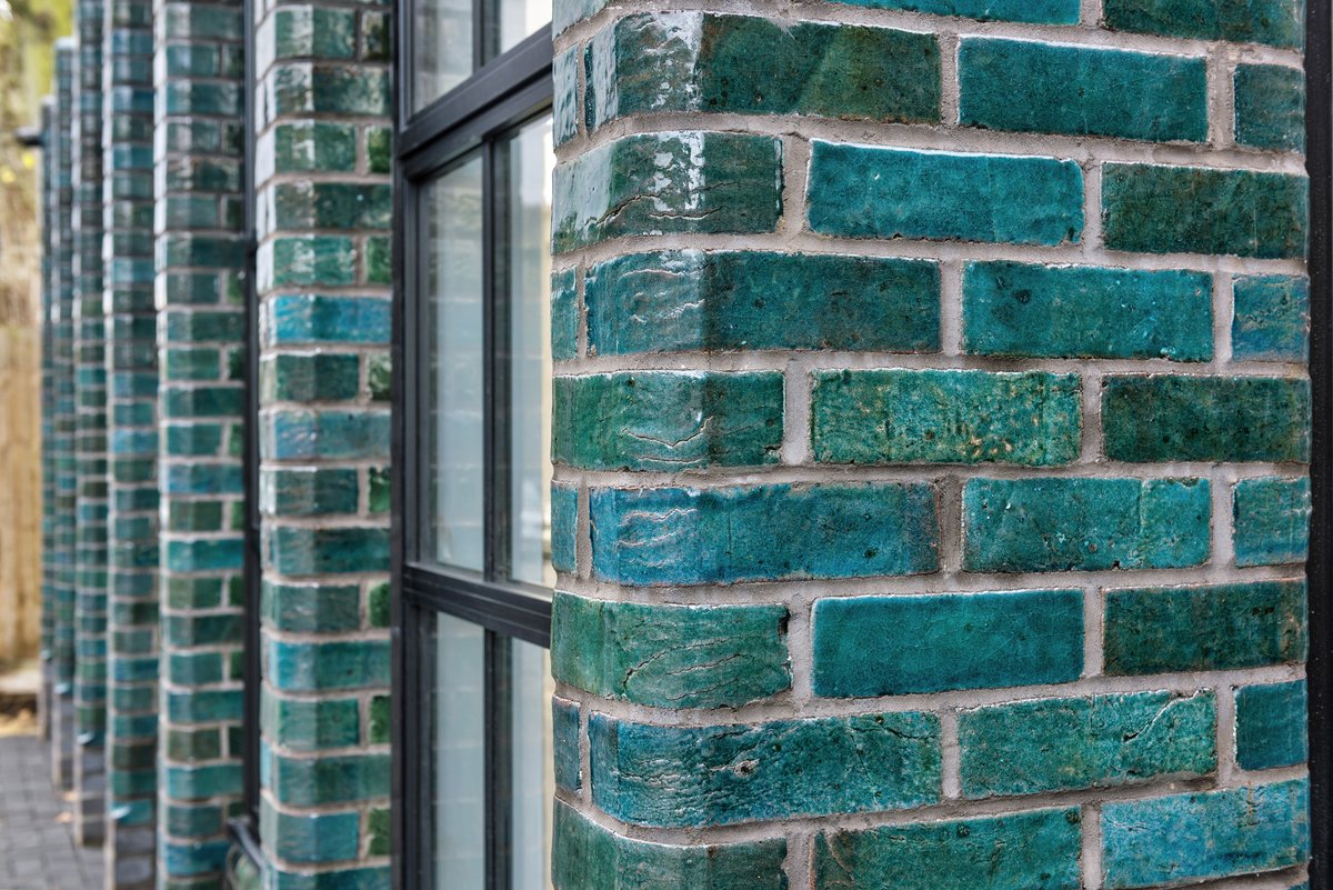 KeithAldis's tweet image. &apos;ve always loved this project.  It&apos;s small but beautifully done.  Beulah road Studios.  Green glazed bricks by HG Matthews. #brickarchitecture #bricksuk #brickisbeautiful