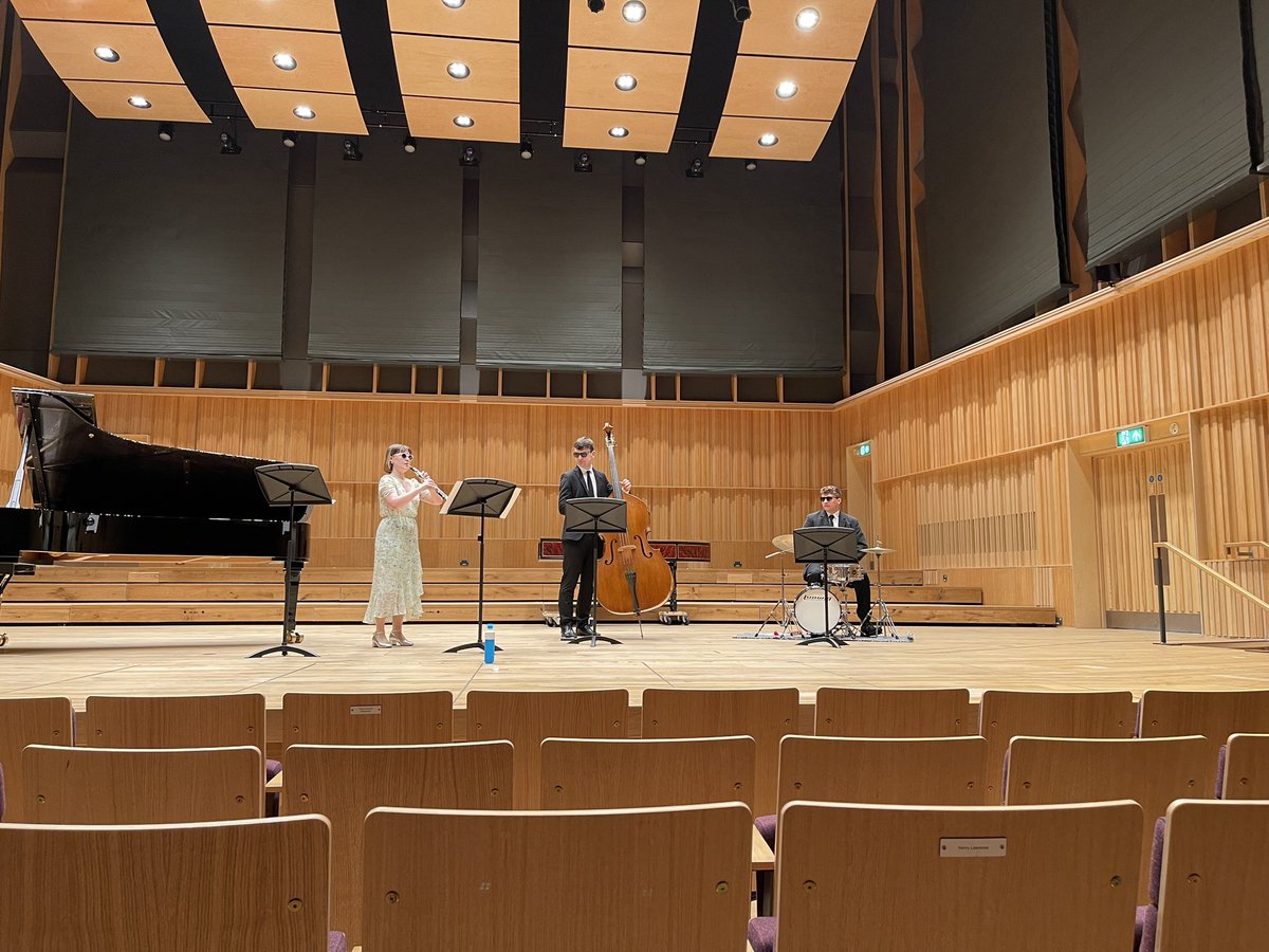 Diane Barlow tweet media