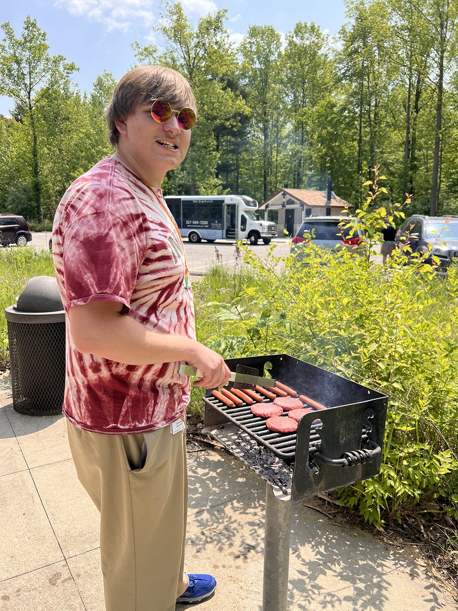 Carmel_WB's tweet photo. A beautiful day for our 60s theme Peace Out Picnic at the Monon Central East Park. Fun food and groovy times. #groovinwithtrilogy #trilogythemeweeks https://t.co/EoC5gudQXg