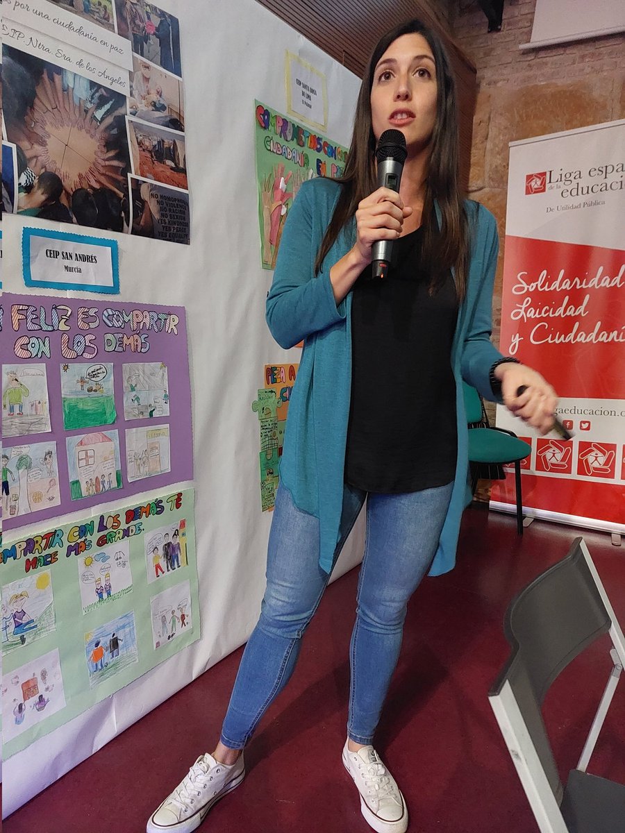 Llampico's tweet image. Esta mañana el salón de actos del centro cultural #GarcíaAlix está lleno de niños/as y jóvenes de colegios e institutos de #Murcia

¡Qué gusto da escucharles! Participan con sus preguntas a #ONGD 
¿De qué hablamos?
Paz, ciudades sostenibles, menores, pobreza, igualdad♀️♂️...