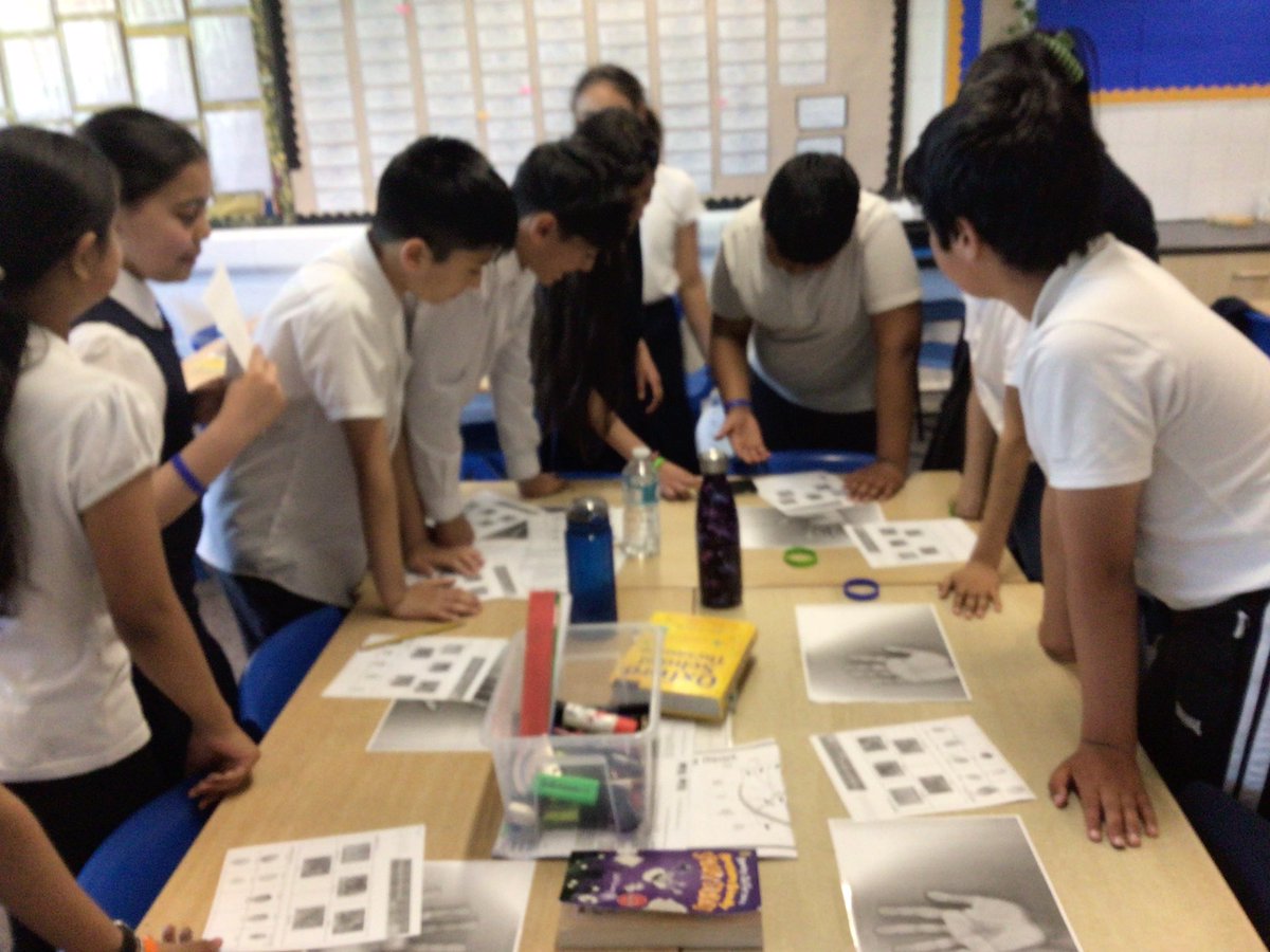 Byronprimarysch's tweet photo. 6R have been problem solving, using observation skills to locate their handprint by distinguishing features. We also looked at our fingerprints and identified and classified what type they are. #ByronSTEM #ByronScience #ByronScienceWeek https://t.co/lO7LkgLFKv