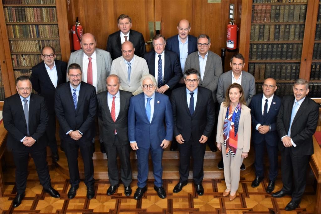 EpgPascual's tweet photo. Reunión en la sede de Foment del Traball Nacional. Unos anfitriones magníficos. https://t.co/2klKqE2jAF
