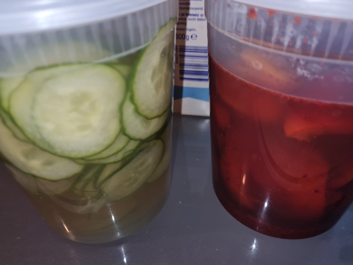 Süß eingelegte Gurken und Paprika in einer Einlage, welche die Zunge verbrennt und die Augen zum Tränen bringt. Was bereite ich da wohl für meinen Workshop auf der <a href="/FedCon/">FedCon</a> am Freitag um 20 Uhr im Raum Hayden vor?