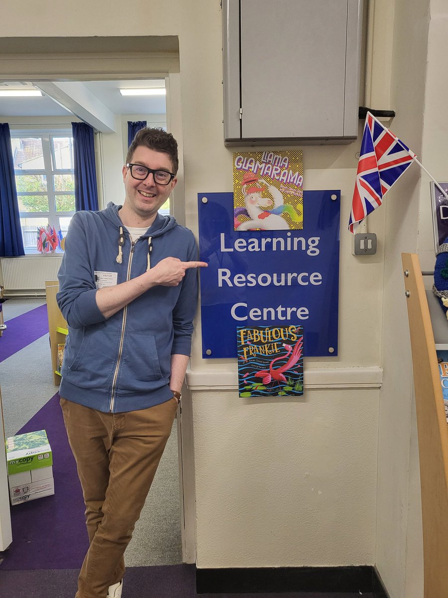 Welcoming @simonjamesgreen to Purley Oaks Primary School where his hilarious stories can be found in our library!