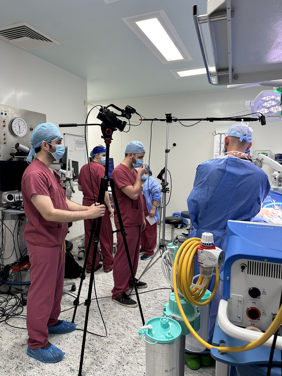 Live surgery ongoing in 2 theatres @uclh for the #Andrology masterclass with @OsmonovDr and @SexHealthMD. Robust discussion on the MIST technique for Peyronie’s and revision of #IPP after sliding technique #uclh_andro23