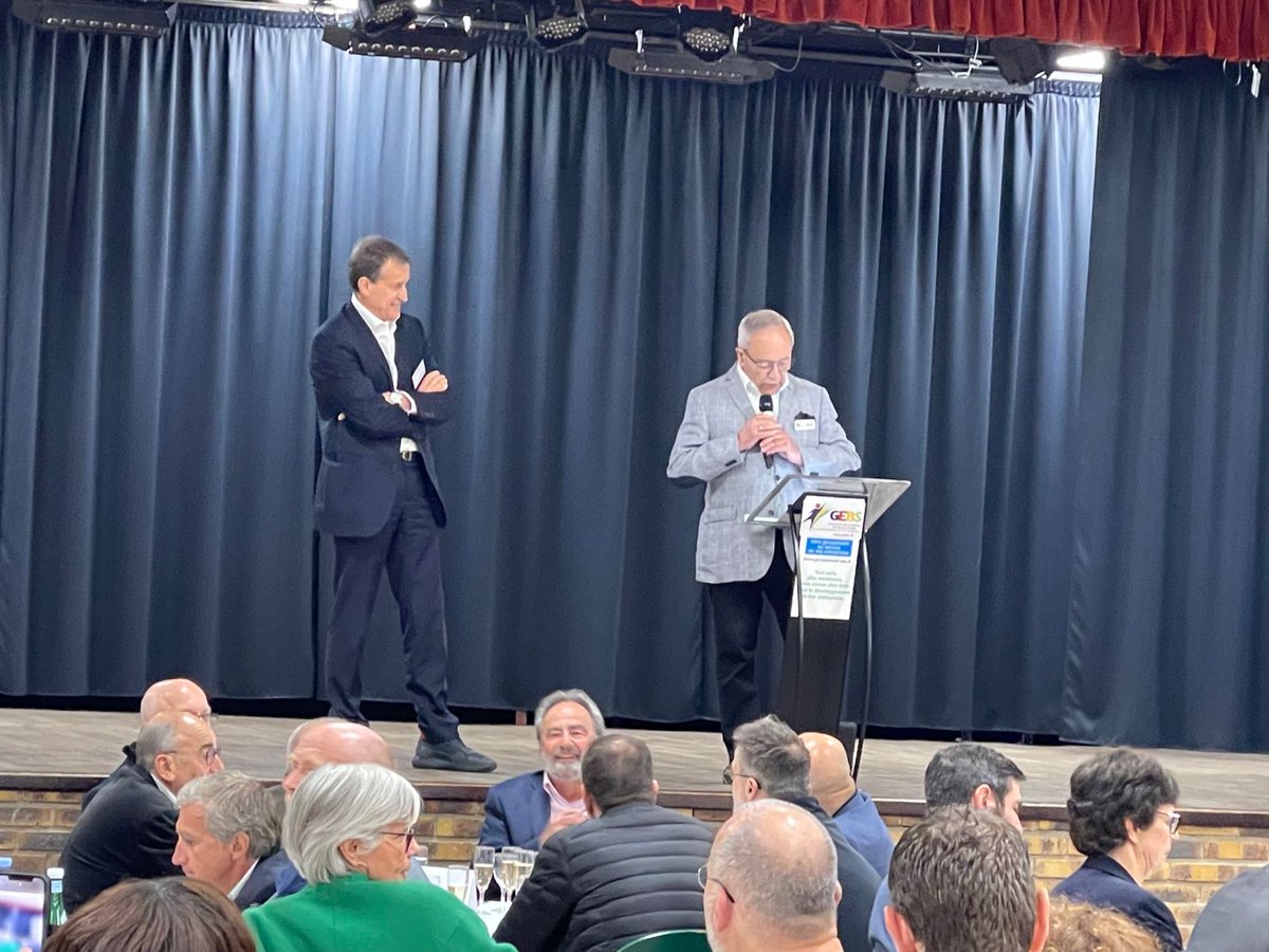 ReseauGebs's tweet photo. [LE DEJEUNER CARROUSSEL DU GEBS]
🥂Échanges business ce mardi 23 mai pour les adhérents du #gebs : 6 personnes par table et un changement de table à chaque plat...

👋 Merci aux élus présents pour leur soutien @LLIM78,  @DavidCarmier et @AdeBourrousse https://t.co/HfgMGaAHJS