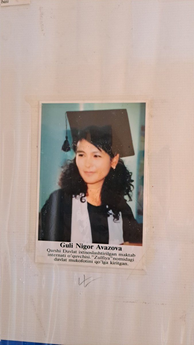 Tanidinglarmi? 
Maktabimiz faqat o‘g‘il bolalar maktabi edi, bizdan keyin qizlarni ham qabul qilishgan ekan.