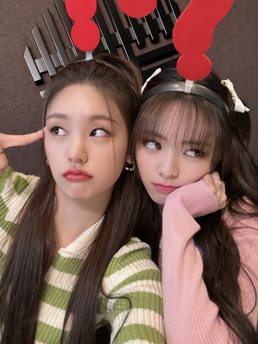 ITZYofficial's tweet photo. ITZY <둘씩의 데이트> | 만약에 Talk🤔 #맏막즈
https://t.co/b9Nz9HZcVx

#ITZY #MIDZY @ITZYofficial
#둘씩의데이트 #만약에Talk
#예지 #유나 #YEJI #YUNA https://t.co/OKgZU0KyFn