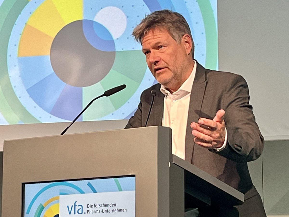 🔬🧪  „Die Gesundheitswirtschaft  ist ein Innovationstreiber!“ betonte Wirtschaftsminister #Habeck beim Tag der innovativen Gesundheitswirtschaft in Berlin. Unsere digitalen Therapien stärken den Standort.
⚕️#ForschungIstDeutschlandsBesteMedizin #TdiG #StarkAmStandort