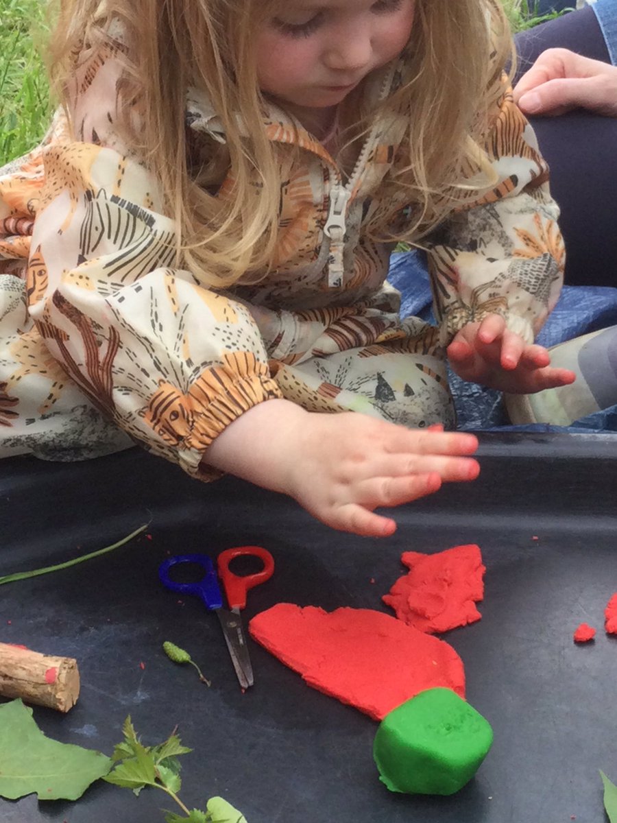 HTAClassSmith's tweet photo. We noticed that everything is growing and looking so green.We made leaf rubbings,prints and masks.Then enjoyed toasted marshmallows and a story.#HTAForestschool https://t.co/EY1UY1EQ94