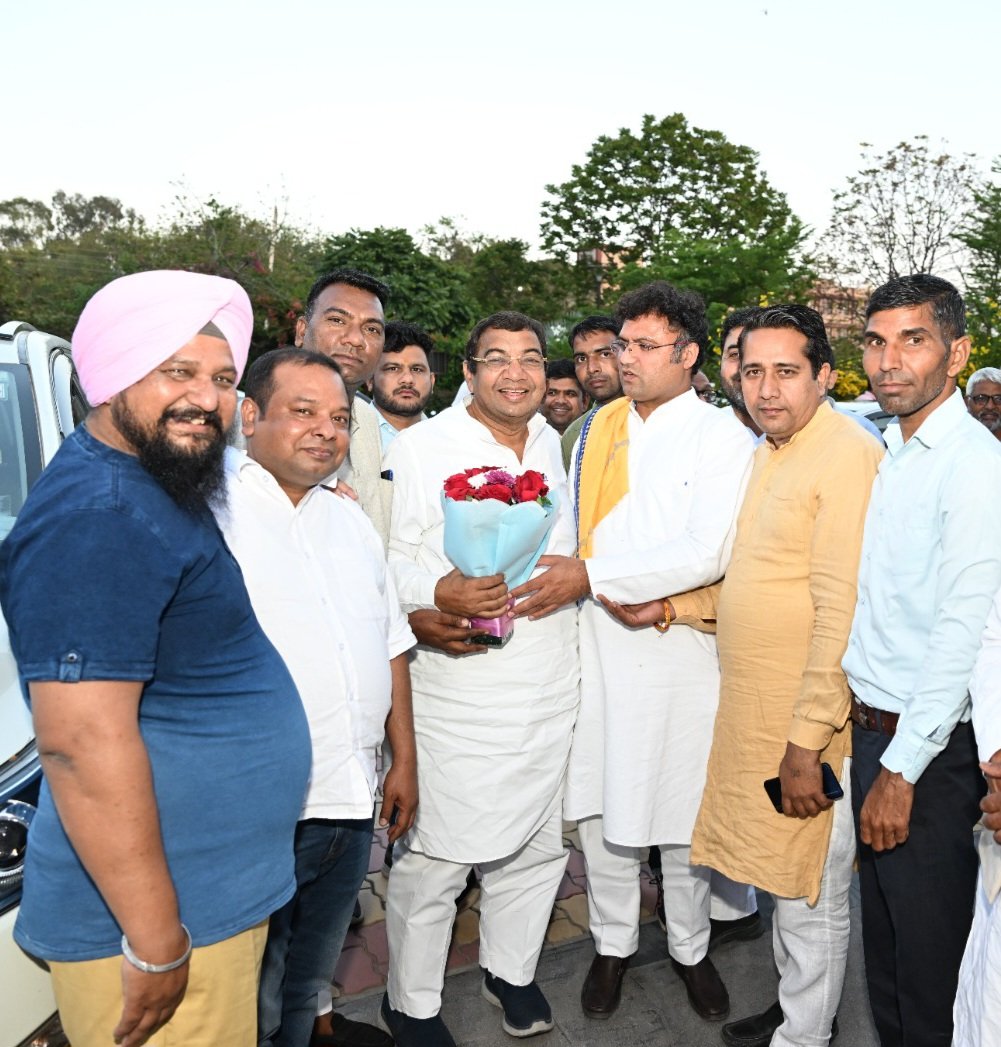 SachinRadaur's tweet photo. डॉ अशोक तंवर जी को Compaign Committee का चैयरमेन, डॉ सुशील कुमार गुप्ता जी को प्रदेश अध्यक्ष, अनुराग ढांडा जी को सीनियर प्रदेश उपाध्यक्ष एवं चित्रा सरवारा जी को प्रदेश उपाध्यक्ष बनाए जाने पर हार्दिक बधाई। @AAPHaryana
@Tanwar_Indian @DrSushilKrGupta @anuragdhanda @ChitraSarwara https://t.co/hTNuvrtR5u