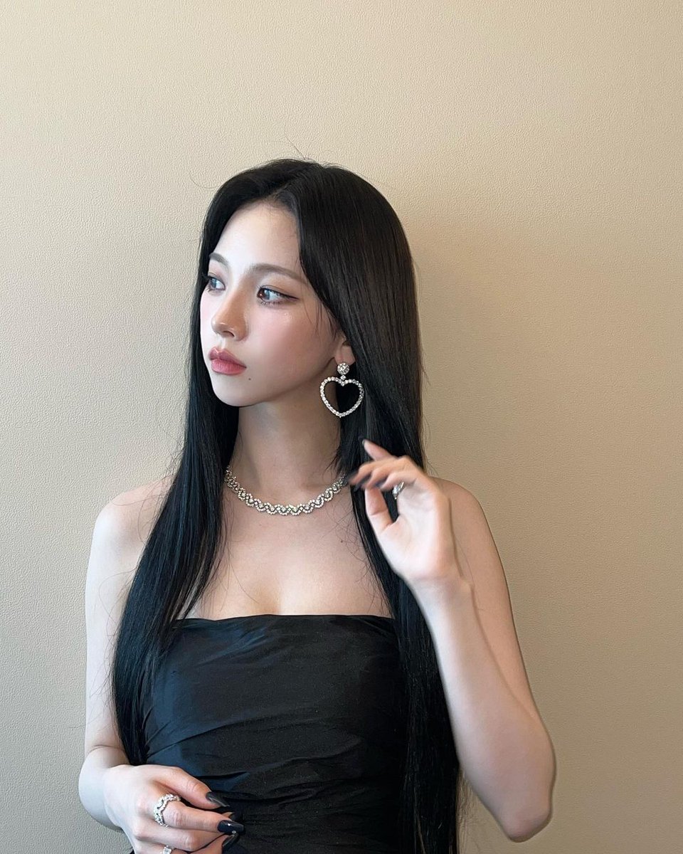 Jeanne (@karlnnayoo) on Twitter photo 