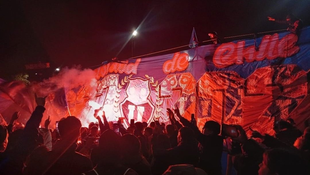 ConlaUSiempre_'s tweet photo. Un club que nació como universitario pero que hoy en día no tiene barreras sociales ni geográficas.
Simplemente la U.
#VamosLaU #96ConLaU https://t.co/PI6iT8kPYU
