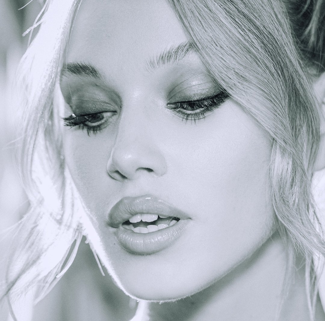 Nada como recordar
Que lo bueno está por llegar.
Nos veremos y sonreiremos
Buenos días 💫🎶☀️🌹💋👠