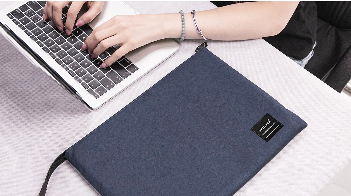 JIJIAN canvas bag macbook series
• 13 14 15 16 inch Notebook pouch
• Lightweight and simple design
• Soft canvas lining, waterproof zipper
• Color: Orange/Dark blue/Light blue/Black/Rose

#backpack #handbag #canvasbag #laptopbag #totebag #macbookbag 
#bag