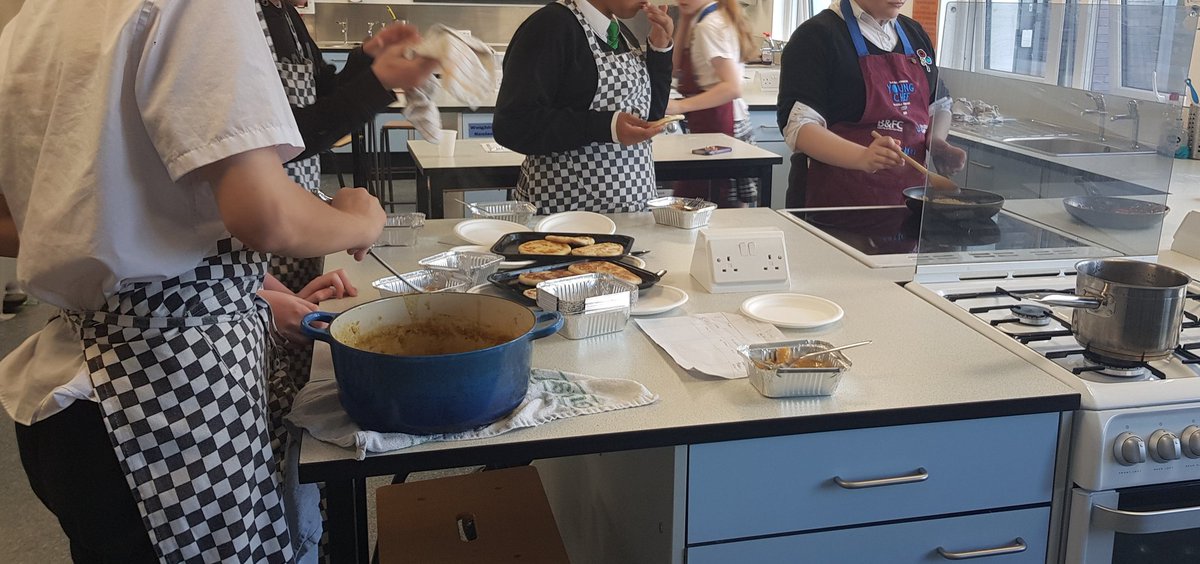 RootedInUnity's tweet image. We had a mix of things on the go last night utilising all of the chicken thighs. They made a broth which they used in the bounty curry instead of a stock cube (and drank the rest!) Crispy chicken skin snacks and homemade flat breads with no input from me! #proud @UnityBlackpool