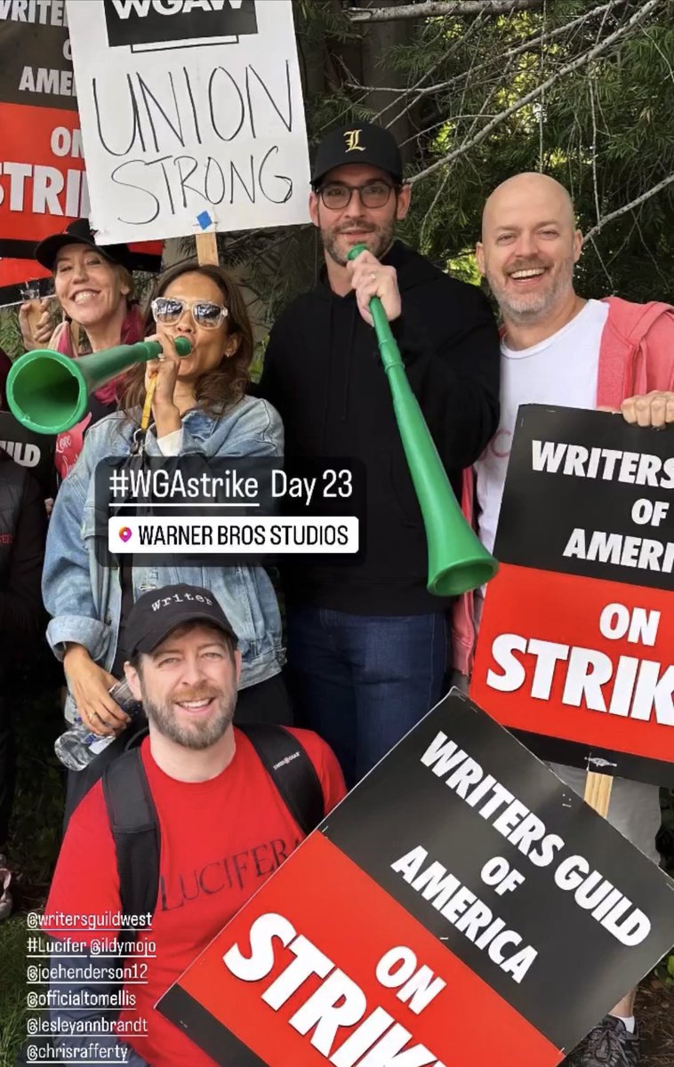 fee878's tweet photo. Tom and Lesley-Ann at the picket line with the #LuciferNetflix writers. 💪
#WGAstrike #WGAstrong
#TomEllis #LesleyAnnBrandt
📷 IG #ChrisRafferty https://t.co/Uog3kxYV7a