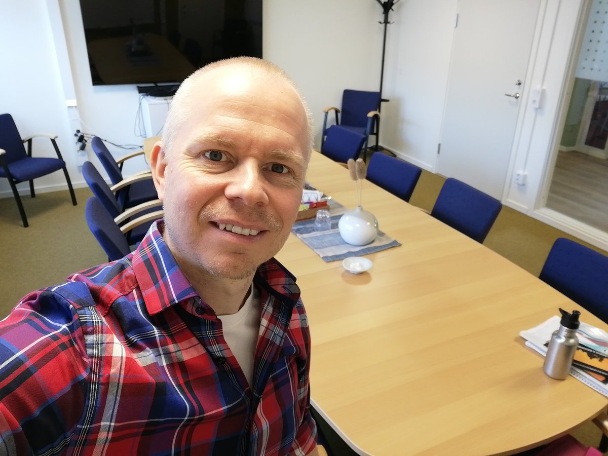 Lasse_Mattila's tweet photo. Inleder dagen med handledning för en grupp vardagshjältar. Önskar er alla en fin torsdag!
#handledning https://t.co/oRdSp2EHUi