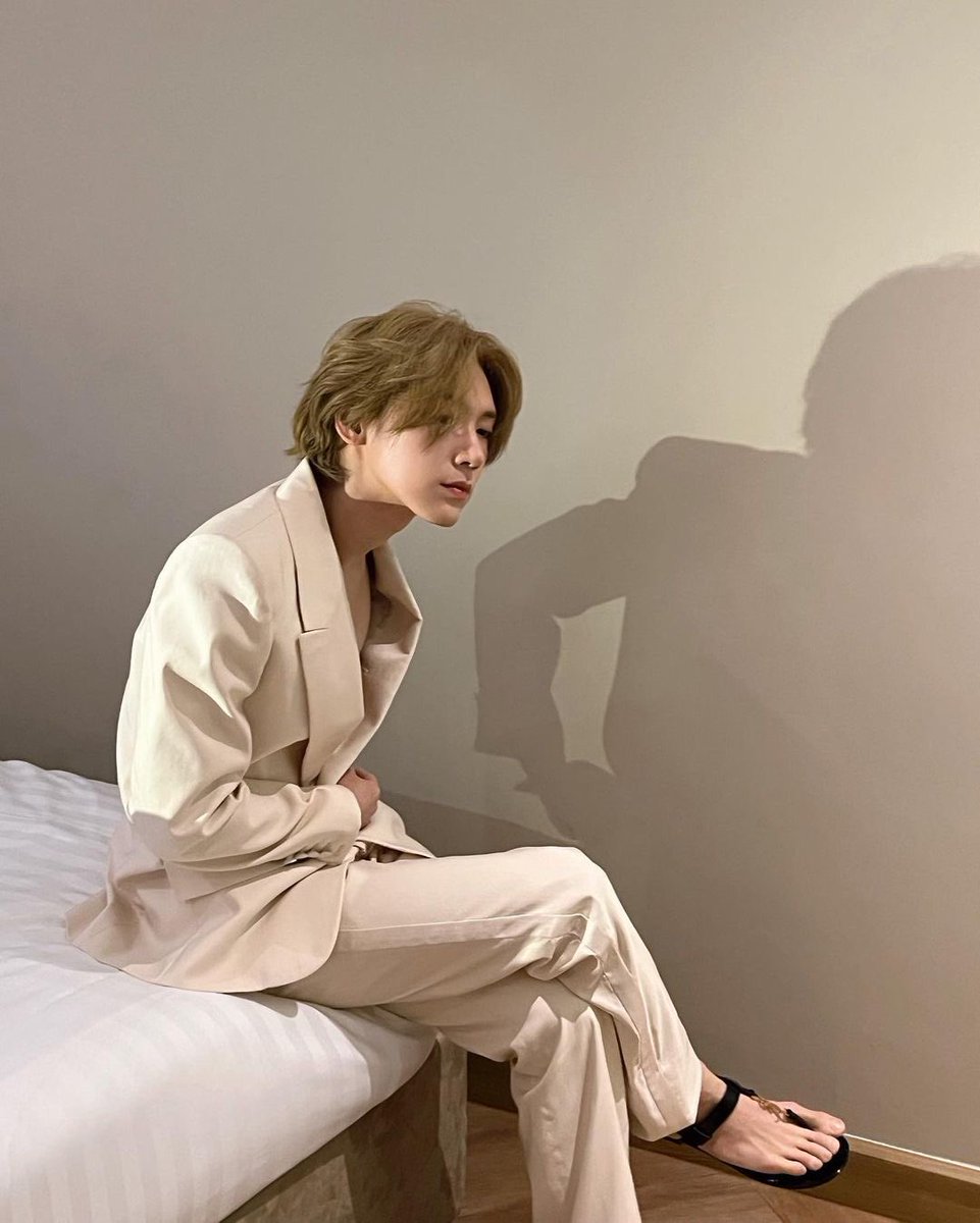 iiyxurs's tweet photo. แล้วใครจะต้านไหว  #SaintLaurentxTEN https://t.co/VMP49jQwVo