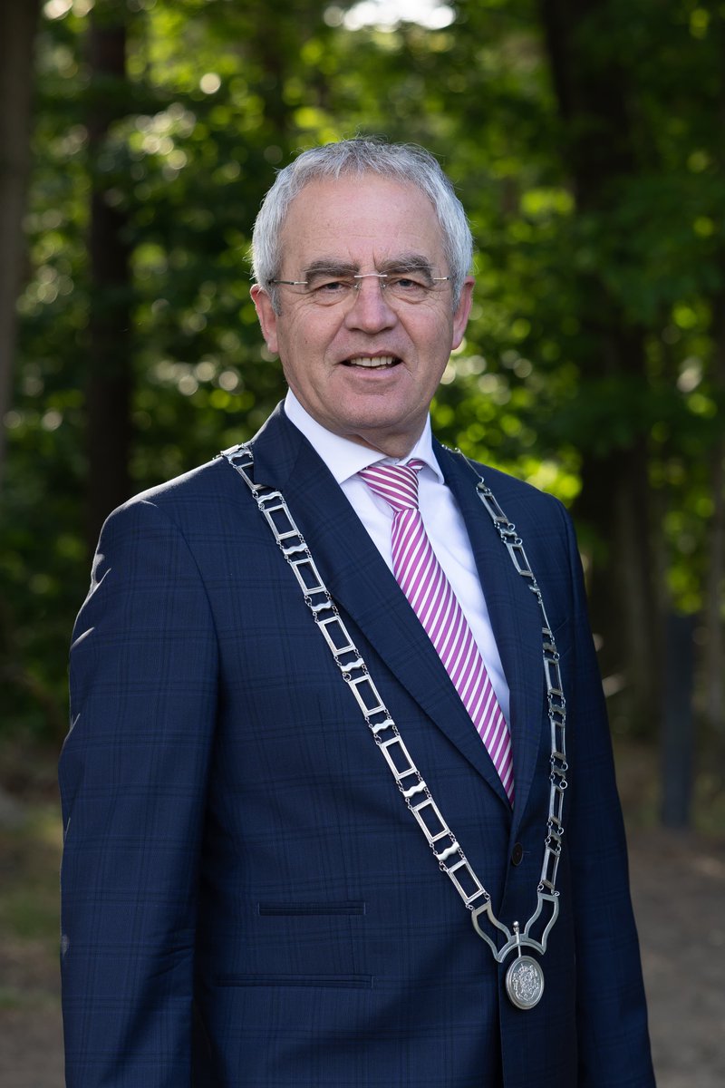 Stef Strous neemt na ruim dertien jaar afscheid als burgemeester van de gemeente Maasgouw. U bent van harte welkom bij de afscheidsreceptie op woensdag 28 juni van 19:00 tot 21:00 uur in het gemeentehuis in Maasbracht. Lees verder op onze website: ap.lc/yONi8.