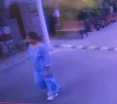 gkaustav's tweet photo. She was last seen in this attire https://t.co/DgH0HKavP6
