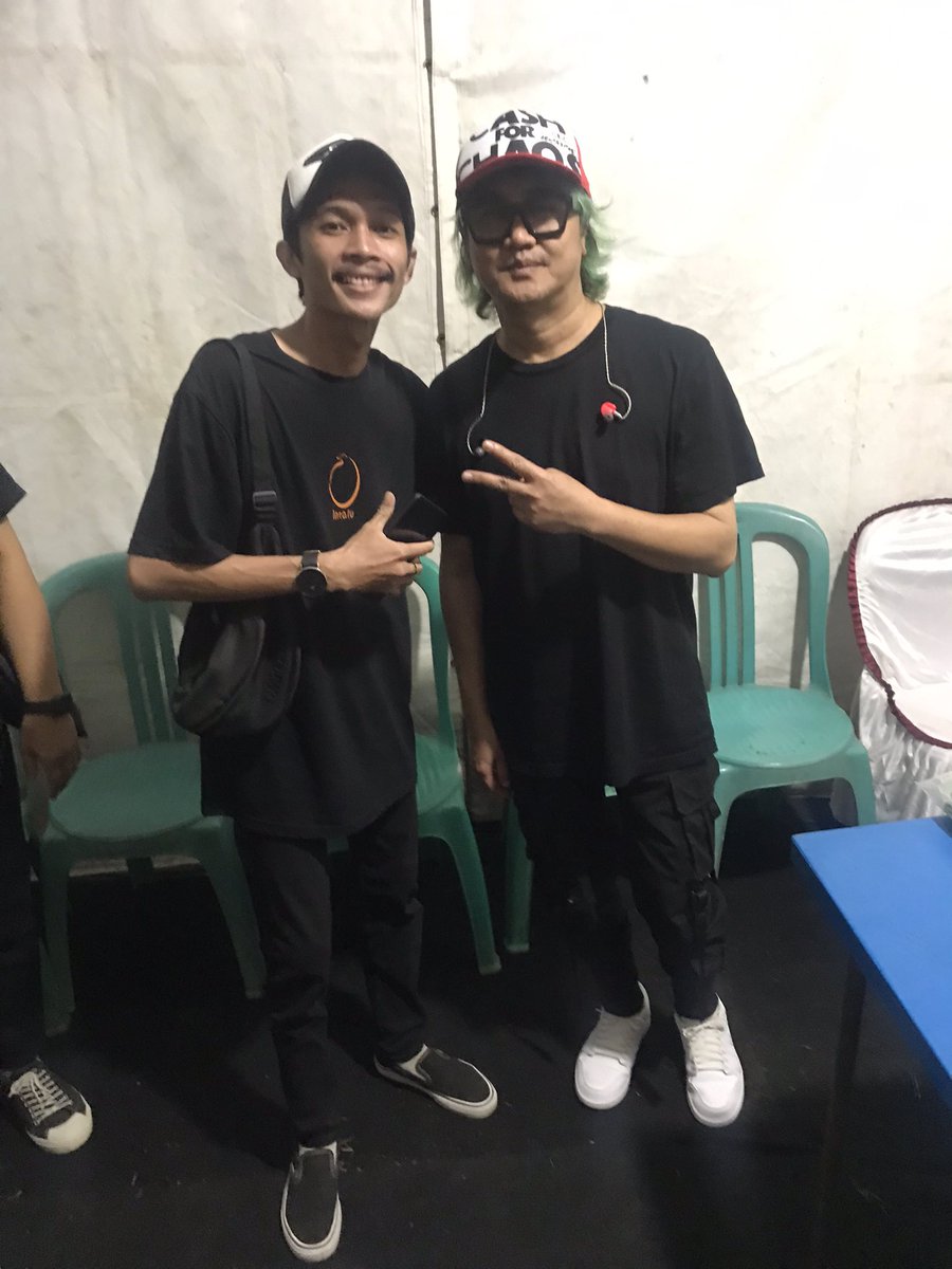 Sejenak di backstage kemarin bersama kang <a href="/MothThomas/">thomas ramdhan</a> .
Idolanya para idola nih 🔥

Sehat selalu kang Samoth!