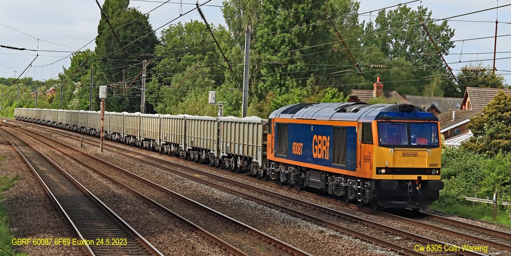 ColinWareing1's tweet photo. Morning all, #TugThursday GBRF locomotive no 60087 with the stone train 6F69 to Liverpool on the WCML at Euxton yesterday. @GBRailfreight @FreightmasterUK @RailFreightUK @RAIL @TodaysRailways @AndyPar44065616 @BrianNe08342467 @railexpress #freighttrain @TrainsMagazine https://t.co/4NXyUYZKUO