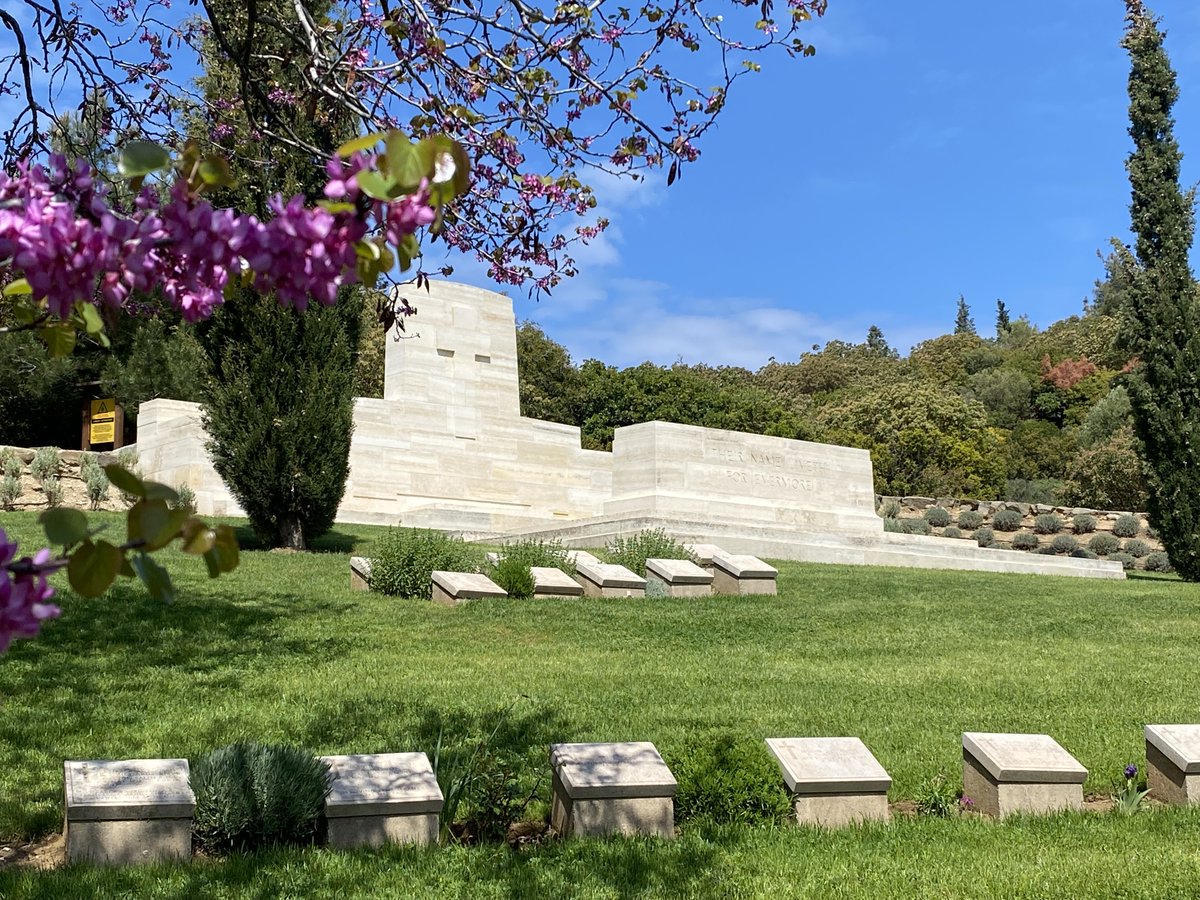 #Gallipoli #Çanakkale #CWGC #WarGravesWeek Another offering for War Graves Week from the peninsula. Shrapnel Valley Cemetery at Anzac under construction in 1922 and today.