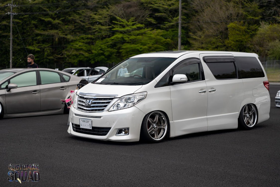 rrrm_static_'s tweet photo. メイン-ファミリーカー-セカンド
TOYOTA 🖤 https://t.co/kjrjluLnv9